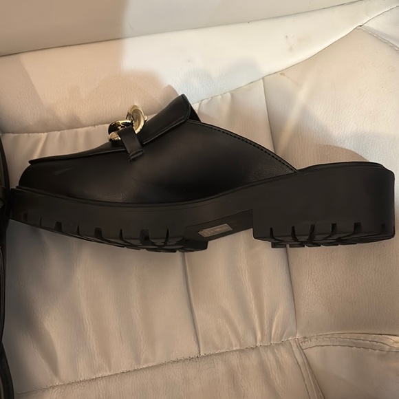 Black Mules with Gold Chain - Picture 4 of 4